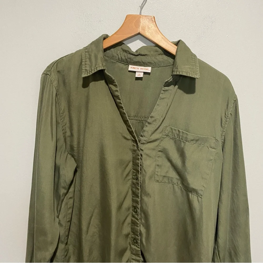 Knox Rose Women's Green V-Neck Collared Button Down Long‎ Sleeve Top Size M